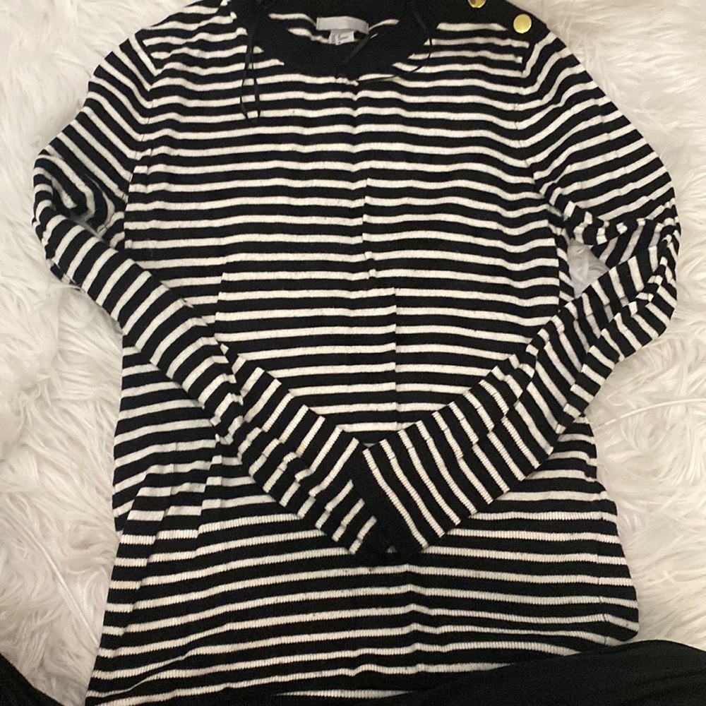 Shirt scoop neck